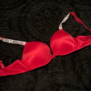 Victoria’s secret bombshell bra Deep red. Accepting offers❤️